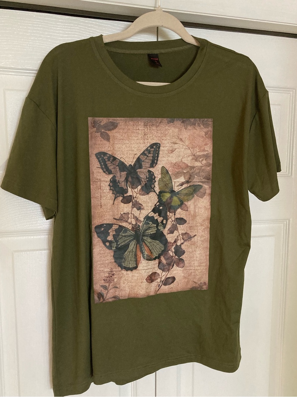 ROMWE Olive Green Casual Tee with butterfly graphic